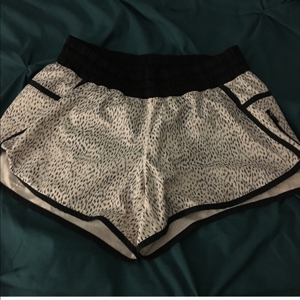 Lululemon tracker shorts